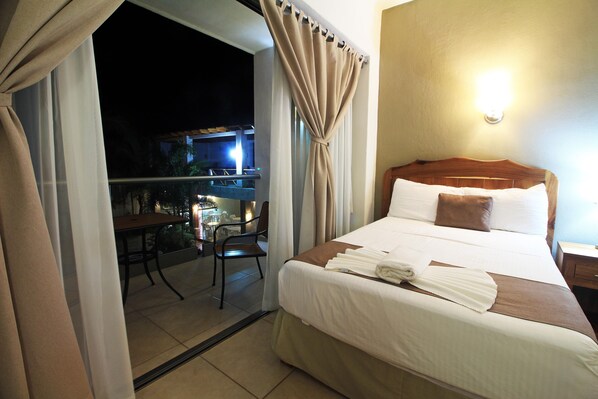 Standard Quadruple Room | Bed sheets - Rincón Resort (Rincón de Guayabitos)