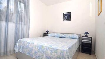 1 bedroom, internet, bed sheets