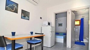 1 bedroom, internet, bed sheets