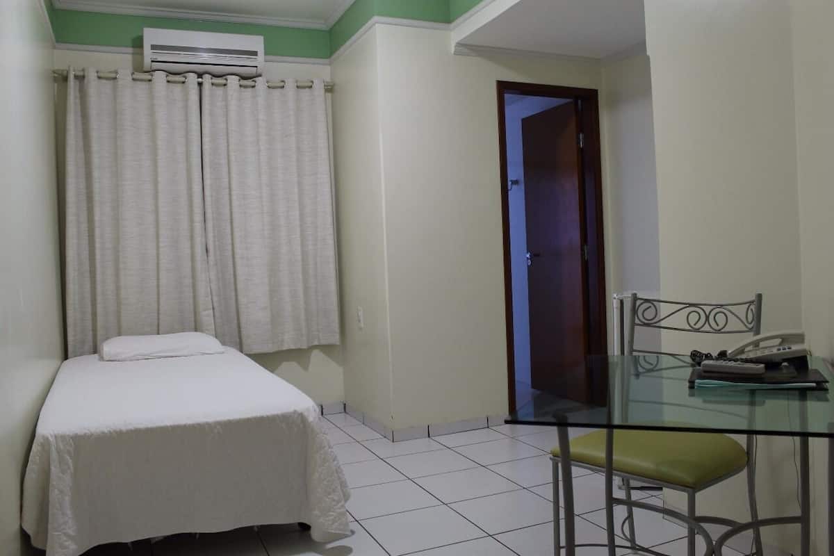 Camera singola | Minibar, Wi-Fi gratuito, lenzuola