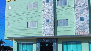 A building with a sign reading 'CANADÁ HOTEL' and a stone facade. - Canada Hotel (Rio Verde)