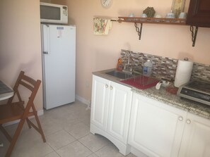 Fridge, microwave, coffee/tea maker, electric kettle