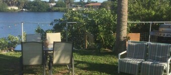 Perfekter Kurzurlaub! Neu renovierte Suite am Wasser.