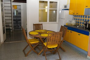 Dining - COMFORTABLE STUDIO 5 MINS FROM THE SEA (Sainte-Anne)