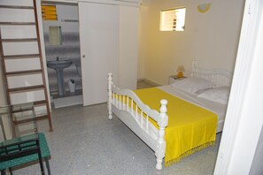 1 bedroom, iron/ironing board, WiFi - COMFORTABLE STUDIO 5 MINS FROM THE SEA (Sainte-Anne)