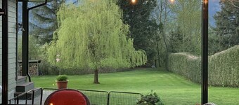 Spacious 3 bedroom Guest home with large swim spa and a fire-pit!