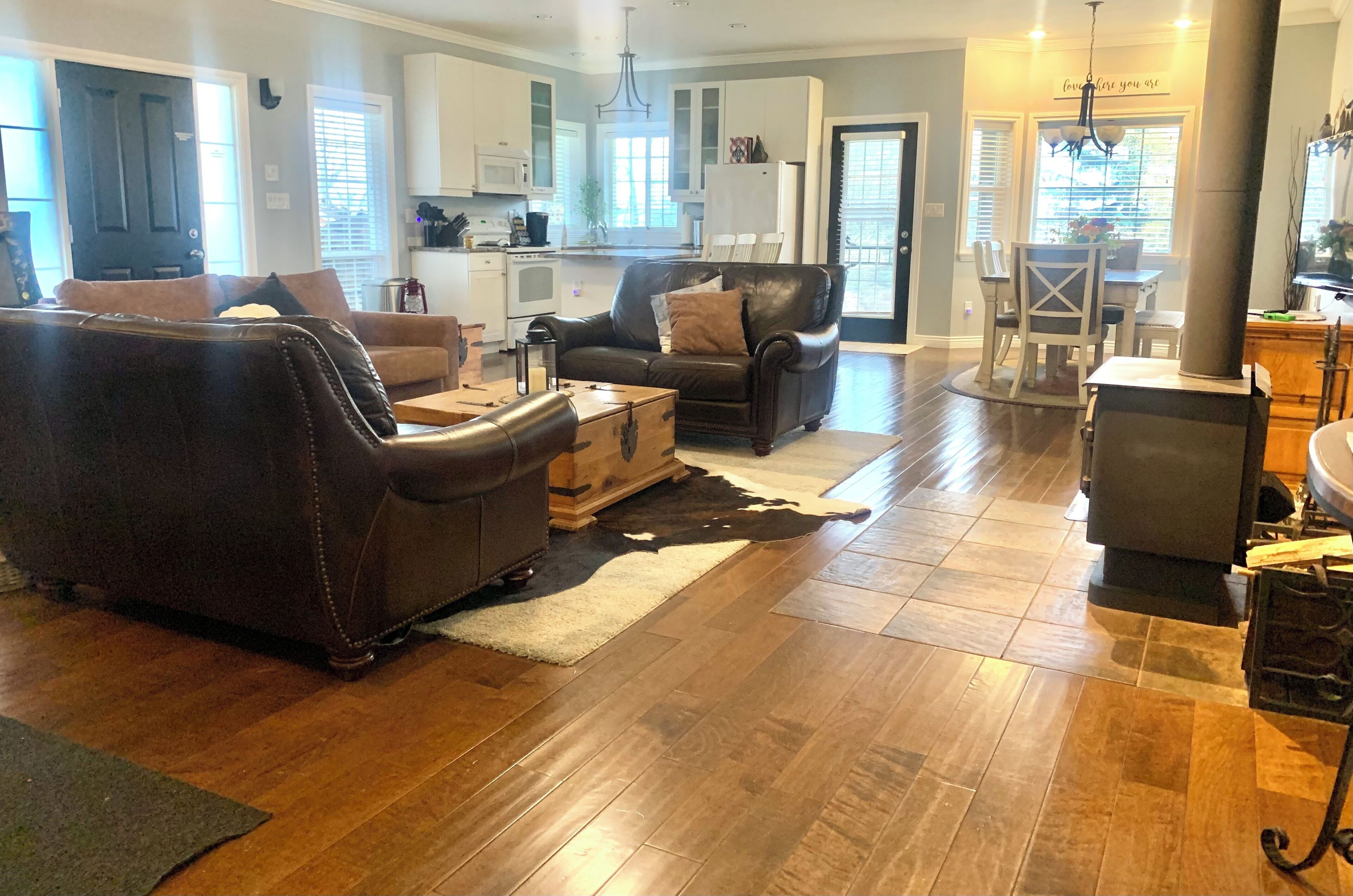 Smart TV, fireplace, video games, books