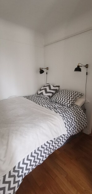 1 dormitorio, tabla de planchar con plancha, wifi