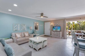 Condo (A1 2BED/2BATH) | Living room