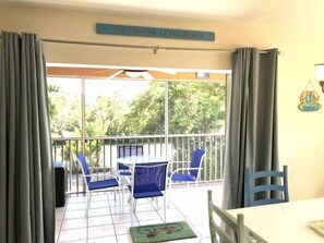 Condo (A5 2BED/1BATH) | Living room