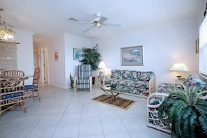 Condo (A6 1BED/1BATH) | Exterior