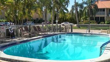 Condo (A6 1BED/1BATH) | Exterior