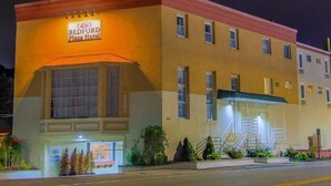 Exterior - Bedford plaza hotel (Bedford)