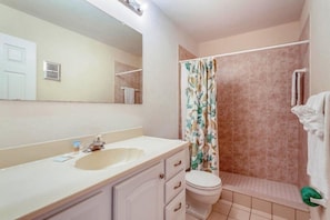 Bathroom - E4 2bed/2bath (Sanibel)