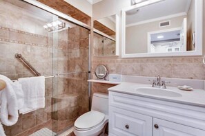 Apartment | Badezimmer | Haartrockner, Handtücher