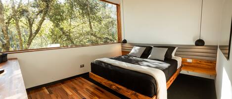 Quarto casal luxo, 1 cama Queen, vista para o jardim | Roupas de cama premium, frigobar (abastecido com itens grátis)