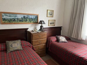 2 Schlafzimmer, BĂŒgeleisen/BĂŒgelbrett, WLAN, BettwĂ€sche