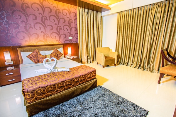 In-room safe, desk, laptop workspace, iron/ironing board