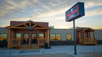 Breakfast, lunch and dinner served