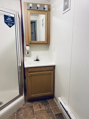 Camera | Bagno | Doccia, asciugamani