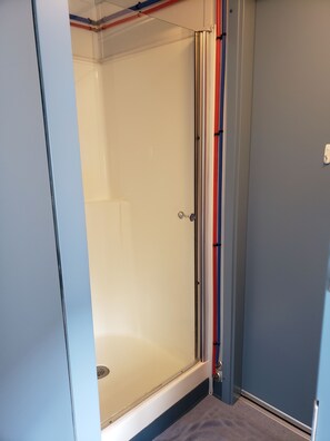 Private Room, Shared Bath | Bathroom | Shower, towels