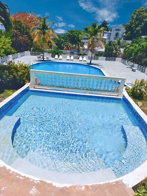 Outdoor pool - Central Ochi Studio!Alexa Smarthome +SeaViews+2pools (Ocho Rios)