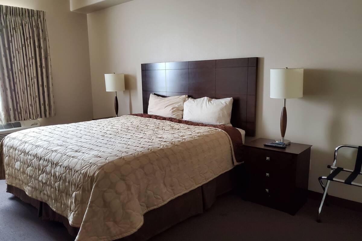 King | Premium bedding, Select Comfort beds, desk, blackout drapes