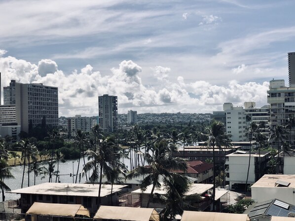 المنطقة المحيطة بالمنشأة