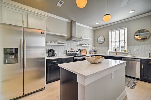 Downtown Stunner - views of Lookout Mountain and close to downtown favorites!