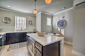 ثلاجة، ميكروويف، فرن، موقد طهي مسطح