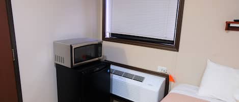 Private Room, Private Bath | Premium bedding, pillowtop beds, desk, free WiFi