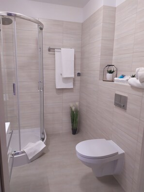 Shower, towels - Villa Centro (Oswiecim)