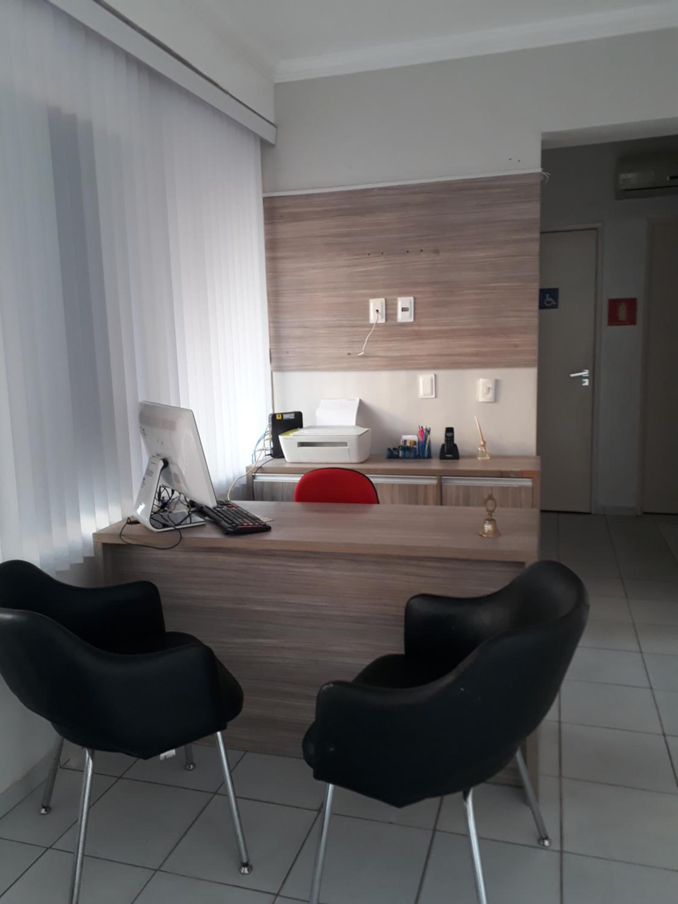 Escrivaninha, Wi-Fi de cortesia, roupa de cama