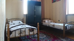 Standaard Twin kamer | Een bureau, verduisterende gordijnen, geluiddichte muren