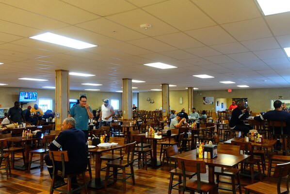 Breakfast, lunch and dinner served - Target Hospitality - Jal Lodge (Jal)