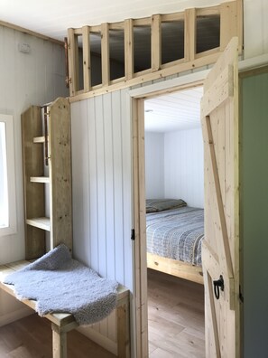 2 bedrooms, bed sheets