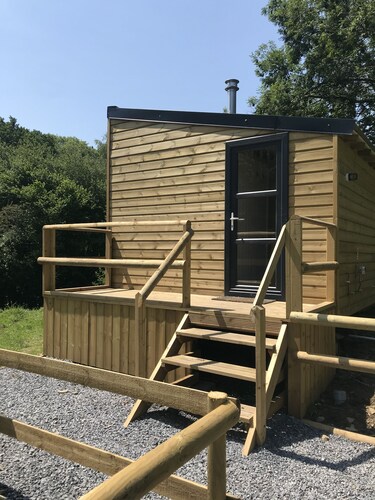 Foxglove Hut - sleeps up to 8