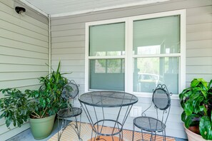 Outdoor dining - River views, unbeatable proximity to downtown (Woodfin)