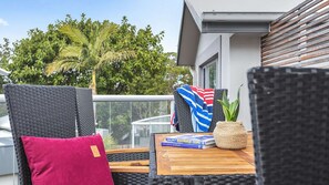 Outdoor dining - North Harbour -  The perfect base for your South Coast getaway (Ulladulla)