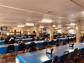 Frokost, lunsj og middag serveres