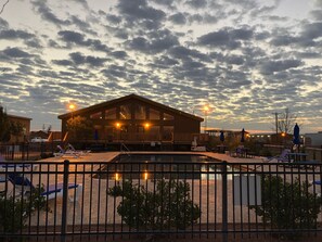 บริเวณภายนอก