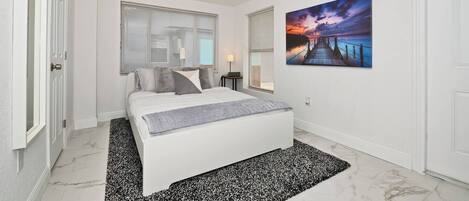 1 室のベッドルーム、アイロン / アイロン台、WiFi (無料)、ベッドシーツ