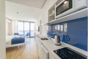 Premium Studio Suite | Private kitchen | Fridge, microwave, stovetop, coffee/tea maker - Grand City Apartments Batumi (Batumi)