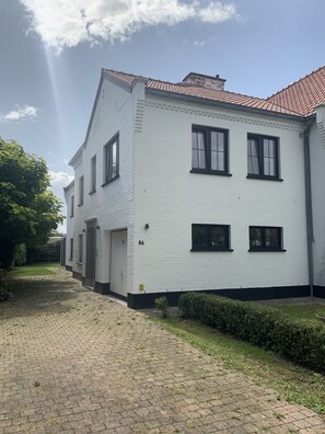 Exterior - Lenthe residence in the rooster  (De Haan)