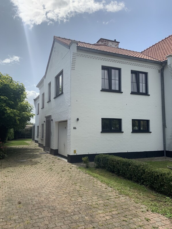 Exterior - Lenthe residence in the rooster  (De Haan)