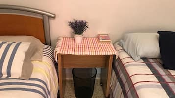 Habitación triple de lujo | Muebles diferentes, tabla de planchar con plancha y wifi gratis