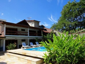 Outdoor pool, pool umbrellas, sun loungers - Pousada Cambury (São Sebastião)