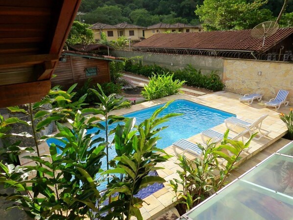 Outdoor pool, pool umbrellas, pool loungers - Pousada Cambury (São Sebastião)