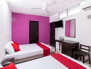 Quarto triplo standard | Cofres nos quartos, ferros/tábuas de passar roupa, Wi-Fi de cortesia