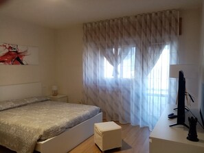 3 slaapkamers, een kluis op de kamer, een bureau